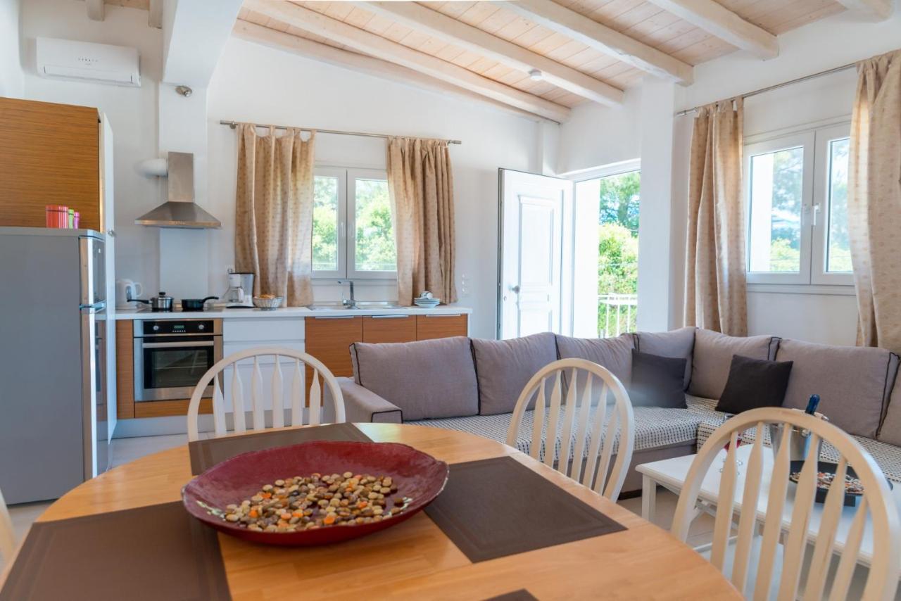 Apartment Sofia - Beachfront Agios Spyridon  エクステリア 写真